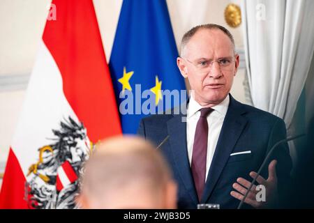 Vienna, Österreich. 14. Febbraio 2024. Pressefoyer nach Ministerrat der Österreichischen Bundesregierung. Bild zeigt Innenminister Gerhard Karner ÖVP. *** Vienna, Austria 14 febbraio 2024 Foyer stampa dopo il Consiglio dei ministri del governo federale austriaco immagine mostra il ministro dell'interno Gerhard Karner ÖVP Foto Stock