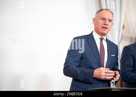 Vienna, Österreich. 14. Febbraio 2024. Pressefoyer nach Ministerrat der Österreichischen Bundesregierung. Bild zeigt Innenminister Gerhard Karner ÖVP. *** Vienna, Austria 14 febbraio 2024 Foyer stampa dopo il Consiglio dei ministri del governo federale austriaco immagine mostra il ministro dell'interno Gerhard Karner ÖVP Foto Stock