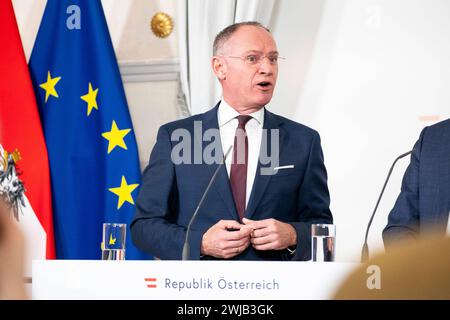 Vienna, Österreich. 14. Febbraio 2024. Pressefoyer nach Ministerrat der Österreichischen Bundesregierung. Bild zeigt Innenminister Gerhard Karner ÖVP. *** Vienna, Austria 14 febbraio 2024 Foyer stampa dopo il Consiglio dei ministri del governo federale austriaco immagine mostra il ministro dell'interno Gerhard Karner ÖVP Foto Stock