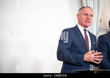 Vienna, Österreich. 14. Febbraio 2024. Pressefoyer nach Ministerrat der Österreichischen Bundesregierung. Bild zeigt Innenminister Gerhard Karner ÖVP. *** Vienna, Austria 14 febbraio 2024 Foyer stampa dopo il Consiglio dei ministri del governo federale austriaco immagine mostra il ministro dell'interno Gerhard Karner ÖVP Foto Stock