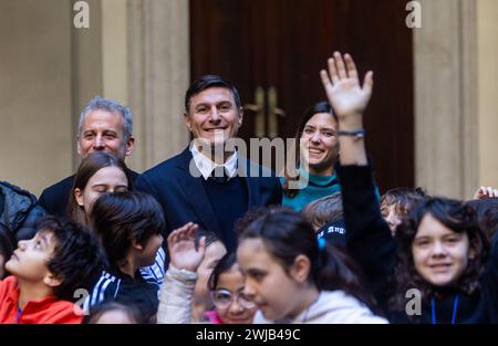 Foto Stefano porta/LaPresse14-02-2024 Milano, Italia - Cronaca - Conferenza stampa per il progetto "SportZone" con il vicepresidente Inter Javier Zanetti, don Gino Rigoldi, l'assessore allo Sport del comune di Milano Martina Riva a Palazzo Marino nella foto : Javier Zanetti con Martina Riva 14 febbraio 2024 Milano, Italia - News - Conferenza stampa per il progetto "SportZone" con il vicepresidente dell'Inter Javier Zanetti, Don Gino Rigoldi, assessore allo Sport del comune di Milano Martina Riva a Palazzo Marino Foto Stock