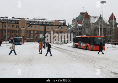 Sciopero dei trasporti pubblici contro il governo finlandese il 14.2,2024. JHL, AKT e altri colpiscono i piani governativi riguardanti i diritti dei lavoratori e i tagli al benessere sociale. I treni non sono inclusi nei giorni 14. E 15. metro, autobus e tram lo sono. I treni erano in sciopero all'inizio di questa settimana. Foto Stock