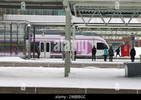 Sciopero dei trasporti pubblici contro il governo finlandese il 14.2,2024. JHL, AKT e altri colpiscono i piani governativi riguardanti i diritti dei lavoratori e i tagli al benessere sociale. I treni non sono inclusi nei giorni 14. E 15. metro, autobus e tram lo sono. I treni erano in sciopero all'inizio di questa settimana. Foto Stock