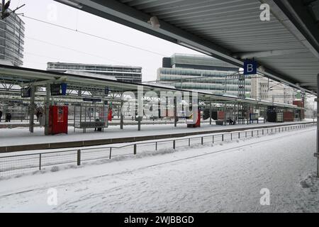 Sciopero dei trasporti pubblici contro il governo finlandese il 14.2,2024. JHL, AKT e altri colpiscono i piani governativi riguardanti i diritti dei lavoratori e i tagli al benessere sociale. I treni non sono inclusi nei giorni 14. E 15. metro, autobus e tram lo sono. I treni erano in sciopero all'inizio di questa settimana. Foto Stock