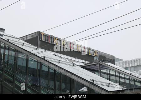 Sciopero dei trasporti pubblici contro il governo finlandese il 14.2,2024. JHL, AKT e altri colpiscono i piani governativi riguardanti i diritti dei lavoratori e i tagli al benessere sociale. I treni non sono inclusi nei giorni 14. E 15. metro, autobus e tram lo sono. I treni erano in sciopero all'inizio di questa settimana. Foto Stock