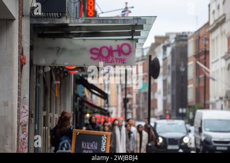 Londra, Inghilterra, Regno Unito. 14 febbraio 2024. Soho Theatre in Dean Street. Theatre ha annunciato in una dichiarazione che ha vietato il comico Paul CurrieÂ dopo aver chiesto al membro ebreo del pubblico di lasciare lo spettacolo. (Credit Image: © Tayfun Salci/ZUMA Press Wire) SOLO PER USO EDITORIALE! Non per USO commerciale! Foto Stock