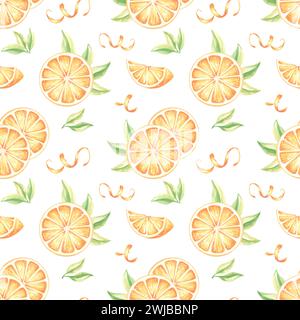 Motivo senza cuciture con arance, fette arrotondate, foglie e buccia. Acquerello illustrazione disegnata a mano di succosi agrumi. Modello di sfondo con piante da frutto Foto Stock