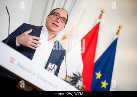 Vienna, Vienna, Austria. 14 febbraio 2024. Foyer stampa dopo il Consiglio dei ministri del governo federale austriaco. L'immagine mostra il Ministro degli affari sociali, della salute, dell'assistenza e della tutela dei consumatori Johannes Rauch (immagine di credito: © Andreas Stroh/ZUMA Press Wire) SOLO USO EDITORIALE! Non per USO commerciale! Foto Stock