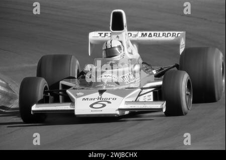 Denny Hulme in una Marlboro Team Texaco McLaren M23 al Watkins Glen F1 Grand Prix 1974, partì 17°, DNF Foto Stock