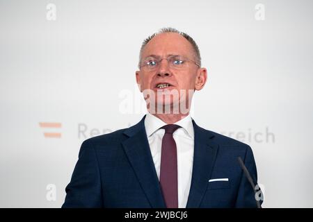 Vienna, Vienna, Austria. 14 febbraio 2024. Foyer stampa dopo il Consiglio dei ministri del governo federale austriaco. L'immagine mostra il ministro dell'interno Gerhard Karner (immagine di credito: © Andreas Stroh/ZUMA Press Wire) SOLO PER USO EDITORIALE! Non per USO commerciale! Foto Stock