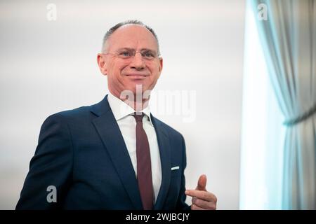 Vienna, Vienna, Austria. 14 febbraio 2024. Foyer stampa dopo il Consiglio dei ministri del governo federale austriaco. L'immagine mostra il ministro dell'interno Gerhard Karner (immagine di credito: © Andreas Stroh/ZUMA Press Wire) SOLO PER USO EDITORIALE! Non per USO commerciale! Foto Stock