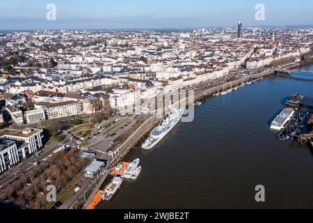 Una foto da un drone della città francese di Nantes sul fiume Loira. Foto Stock