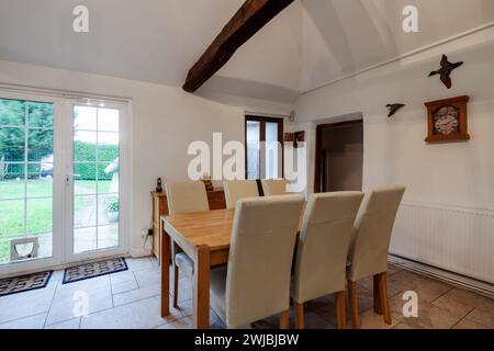 Wickhambrook, Suffolk - gennaio 212 2020: Sala da pranzo arredata in stile tradizionale Foto Stock