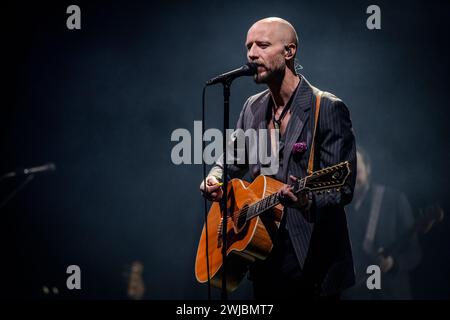 Oslo, Norvegia. 11 febbraio 2024. Il cantante, cantautore e musicista norvegese Sivert Hoyem esegue un concerto dal vivo al Den Norske Opera & Ballet di Oslo. (Credito fotografico: Gonzales Photo - Ketil Martinsen). Foto Stock