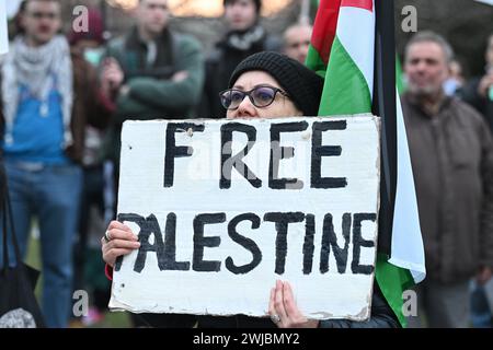 Praga, Repubblica Ceca. 14 febbraio 2024. Raduno contro l'offensiva israeliana a Gaza, messo in scena dal Club palestinese nella Repubblica Ceca insieme a Not in Our Name! A Praga, Repubblica Ceca, 14 febbraio 2024. Crediti: Michal Kamaryt/CTK Photo/Alamy Live News Foto Stock