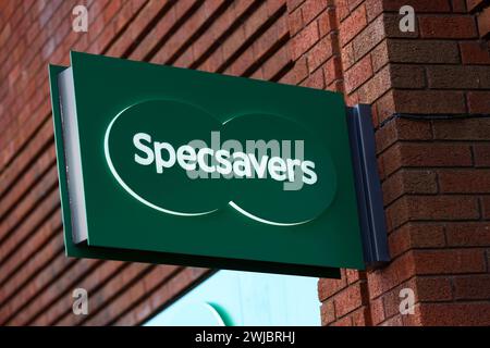 Vista generale di un negozio Specsavers a Portsmouth, Hampshire, Regno Unito. Foto Stock