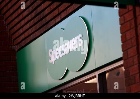 Vista generale di un negozio Specsavers a Portsmouth, Hampshire, Regno Unito. Foto Stock