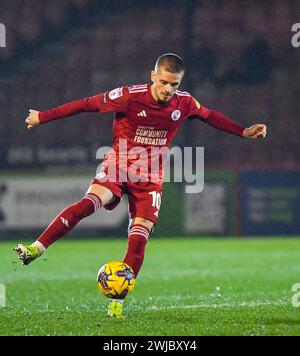 Ronan Darcy di Crawley durante la partita Sky Bet EFL League Two tra Crawley Town e Walsall al Broadfield Stadium , Crawley , UK - 13 febbraio 2024 foto Simon Dack / Telephoto Images. Solo per uso editoriale. Niente merchandising. Per le immagini di calcio si applicano restrizioni fa e Premier League inc. Non è consentito l'utilizzo di Internet/dispositivi mobili senza licenza FAPL. Per ulteriori dettagli, contattare Football Dataco Foto Stock