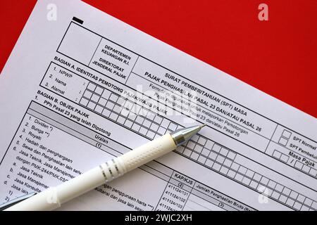 Lettera di notifica del modulo fiscale indonesiano SPT per il periodo di imposta sul reddito articolo 23 e/o articolo 26 sul conto contabile Foto Stock