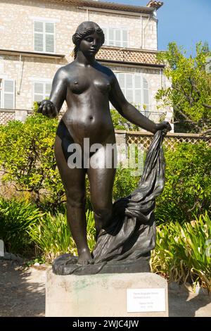 Statua scultorea "Venere Victrix" di Pierre Auguste Renoir e Richard Guino. In mostra nel giardino di Renoir's in casa a Cagnes-Sur-Mer. Francia. (135) Foto Stock