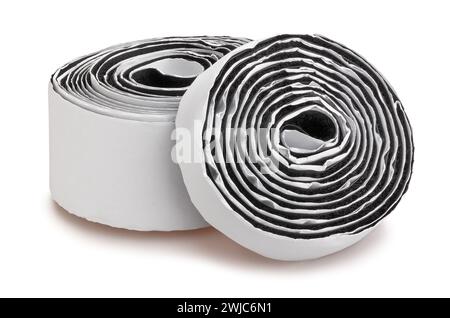 percorso del rotolo del nastro in velcro isolato su bianco Foto Stock