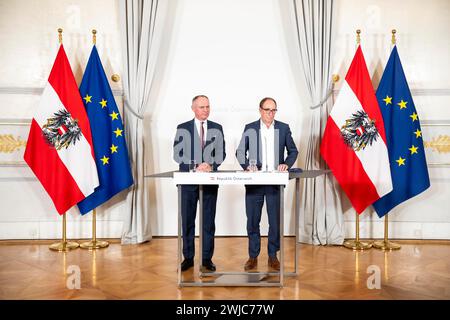 Vienna, Vienna, Austria. 14 febbraio 2024. Foyer stampa dopo il Consiglio dei ministri del governo federale austriaco. L'immagine mostra il Ministro dell'interno Gerhard Karner (OEVP) (a sinistra) e il Ministro degli affari sociali, della salute, dell'assistenza e della tutela dei consumatori Johannes Rauch (Verdi) (Credit Image: © Andreas Stroh/ZUMA Press Wire) SOLO USO EDITORIALE! Non per USO commerciale! Foto Stock