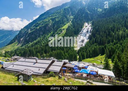 Cascata Grawa. alp Grawa Alm Restaurant Stubaier Alpen Stubai Alps Stubaital Tirol, Tirolo Austria Foto Stock