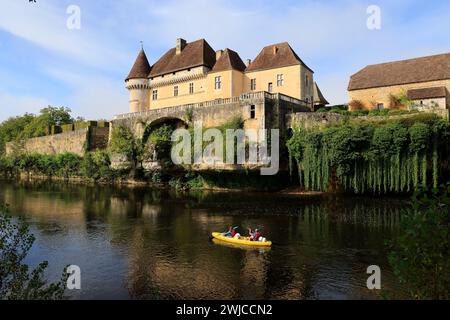 Il castello rinascimentale di Losse sulle rive del fiume Vézère nel Périgord Noir vicino a Montignac-Lascaux. Storia, architettura, patrimonio, giardini, na Foto Stock