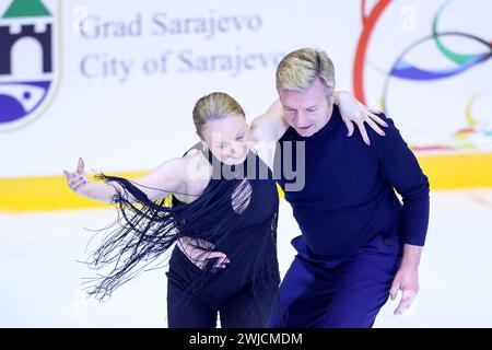 Sarajevo, Bosnia ed Erzegovina. 14 febbraio 2024. I ballerini britannici Jayne Torvill e Christopher Dean eseguono la routine che ha dato loro il primo, e finora solo, il punteggio perfetto nella storia del pattinaggio olimpico, Bolero, durante uno spettacolo di pattinaggio su ghiaccio per celebrare il 40 ° anniversario delle Olimpiadi invernali di Sarajevo 1984 a Sarajevo, Bosnia ed Erzegovina, il 14 febbraio 2024. Foto: Armin Durgut/PIXSELL credito: Pixsell/Alamy Live News Foto Stock