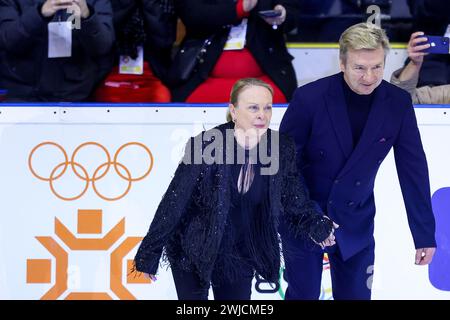 Sarajevo, Bosnia ed Erzegovina. 14 febbraio 2024. I ballerini britannici Jayne Torvill e Christopher Dean eseguono la routine che ha dato loro il primo, e finora solo, il punteggio perfetto nella storia del pattinaggio olimpico, Bolero, durante uno spettacolo di pattinaggio su ghiaccio per celebrare il 40 ° anniversario delle Olimpiadi invernali di Sarajevo 1984 a Sarajevo, Bosnia ed Erzegovina, il 14 febbraio 2024. Foto: Armin Durgut/PIXSELL credito: Pixsell/Alamy Live News Foto Stock