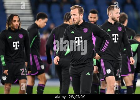 ROM, Italia. 14 febbraio 2024. Calcio: Champions League, Lazio Roma - Bayern Monaco, round a eliminazione diretta, round di 16, andata, Stadio Olimpico di Roma. Il riscaldamento di Harry Kane di Monaco. Crediti: Sven Hoppe/dpa/Alamy Live News Foto Stock