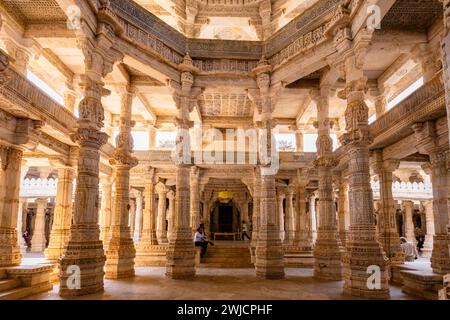 Im Inneren des Ranakpur Jain-Tempels, Rajasthan, Indien Foto Stock