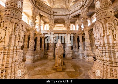 Im Inneren des Ranakpur Jain-Tempels, Rajasthan, Indien Foto Stock