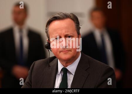 Sofia, Bulgaria - 14 febbraio 2024: Il ministro degli Esteri britannico David Cameron partecipa a una conferenza stampa dopo il suo incontro con il primo ministro bulgaro Foto Stock