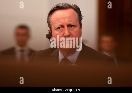 Sofia, Bulgaria - 14 febbraio 2024: Il ministro degli Esteri britannico David Cameron partecipa a una conferenza stampa dopo il suo incontro con il primo ministro bulgaro Foto Stock