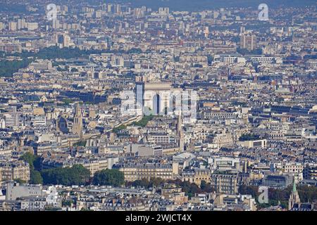Vista dell'Arco di Trionfo dal Tour Montparnasse Parigi, Francia Foto Stock