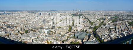 Panorama dalla Tour Montparnasse su Parigi, con Torre Eiffel, Parigi, Francia Foto Stock