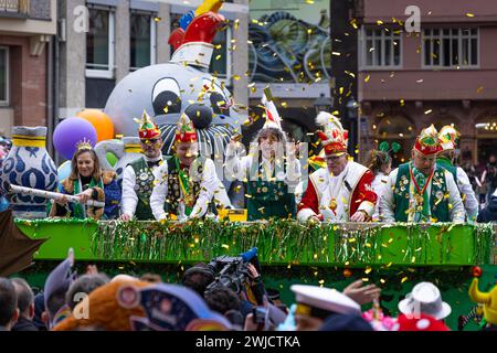 La parata del carnevale di Francoforte passerà attraverso il Roemerberg a Francoforte sul meno l'11 febbraio 2024, Roemerberg, Francoforte sul meno, Assia, Germania Foto Stock