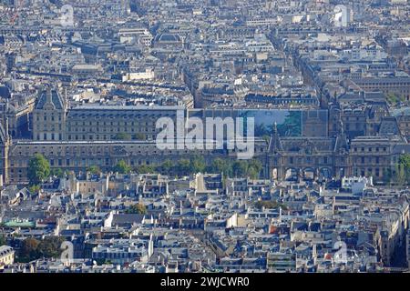 Vista del Museo del Louvre dal Tour Montparnasse, Parigi, Francia Foto Stock