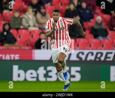 Stoke on Trent, Regno Unito. 14 febbraio 2024. Wesley di Stoke City durante la partita del Campionato Sky Bet Stoke City vs Queens Park Rangers al Bet365 Stadium, Stoke-on-Trent, Regno Unito, 14 febbraio 2024 (foto di Steve Flynn/News Images) a Stoke-on-Trent, Regno Unito il 14 febbraio 2024. (Foto di Steve Flynn/News Images/Sipa USA) credito: SIPA USA/Alamy Live News Foto Stock