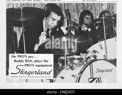 Un annuncio per Slingerland Drums di una rivista di musica americana del 1970 con la leggenda della batteria jazz Buddy Rich Foto Stock