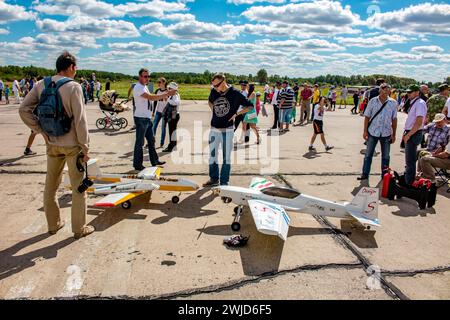 Ermolino, Russia - 15 agosto 2015: Open Day presso la base aerea di Ermolino. Spettacolo di modellismo aereo Foto Stock