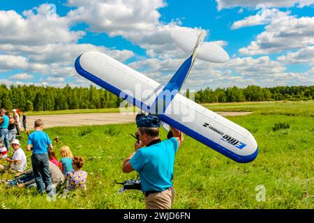 Ermolino, Russia - 15 agosto 2015: Open Day presso la base aerea di Ermolino. Spettacolo di modellismo aereo Foto Stock