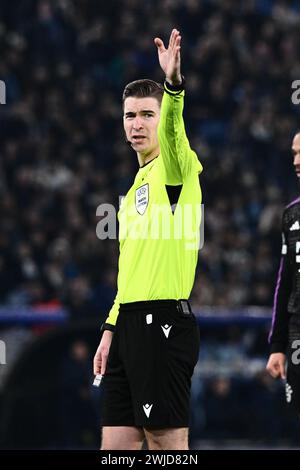 Roma, Italia. 14 febbraio 2023. L'arbitro Francesco Letexier durante la partita di UEFA Champions League tra SS Lazio e FC Bayern Munchen allo Stadio Olimpico Roma Italia il 14 febbraio 2024. Crediti: Nicola Ianuale/Alamy Live News Foto Stock