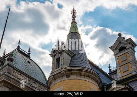 Massandra, Crimea - ottobre 2014: Palazzo Massandra e complesso del parco. Residenza dell'imperatore Alessandro III, costa meridionale della Crimea Foto Stock