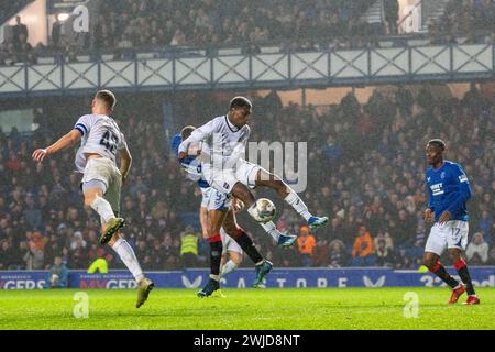 Glasgow, Regno Unito. 14 febbraio 2024. I Rangers FC giocano contro la Ross County all'Ibrox Stadium di Glasgow, in Scozia, in una partita riorganizzata, che è stata posticipata il 27 dicembre 2023, a causa della neve. I Rangers sono attualmente 3 punti dietro il Celtic FC, che è in cima alla Scottish League e una vittoria dei Rangers per 3 o più gol li metterebbe al primo posto. Crediti: Findlay/Alamy Live News Foto Stock