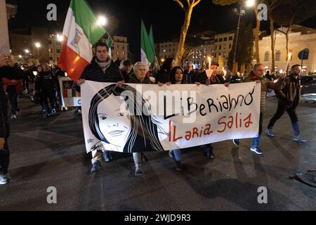 Roma, Italia. 14 febbraio 2024. Processione di fiaccolate a Roma per chiedere il rilascio di Ilaria Salis (foto di Matteo Nardone/Pacific Press/Sipa USA) crediti: SIPA USA/Alamy Live News Foto Stock