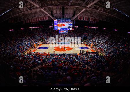 Clemson, South Carolina, Stati Uniti. 14 febbraio 2024. Panoramica dell'incontro di pallacanestro ACC tra Miami (FL) Hurricanes e Clemson Tigers al Littlejohn Coliseum di Clemson, SC. (Scott Kinser/CSM). Crediti: csm/Alamy Live News Foto Stock