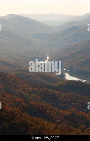 Mattinata nebbiosa al Pinnacle Overlook, Cumberland Gap National Historical Park Foto Stock