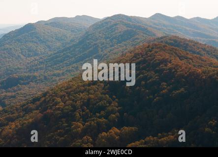 Mattinata nebbiosa al Pinnacle Overlook, Cumberland Gap National Historical Park Foto Stock